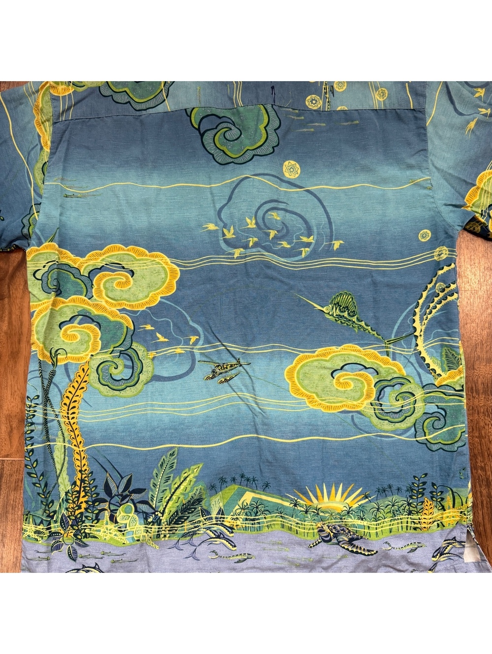 Warning to all collectors of Tommy Bahama shirts - Picture 6 of 8